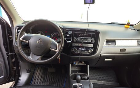 Mitsubishi Outlander III рестайлинг 3, 2015 год, 1 600 000 рублей, 12 фотография