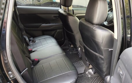 Mitsubishi Outlander III рестайлинг 3, 2015 год, 1 600 000 рублей, 10 фотография