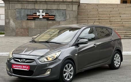 Hyundai Solaris II рестайлинг, 2012 год, 550 000 рублей, 2 фотография
