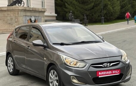 Hyundai Solaris II рестайлинг, 2012 год, 550 000 рублей, 3 фотография