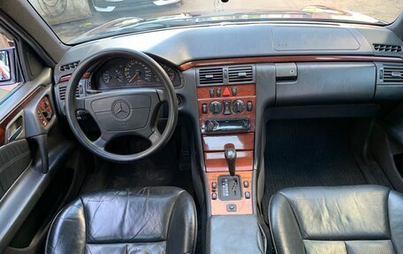 Mercedes-Benz E-Класс, 1997 год, 355 000 рублей, 15 фотография