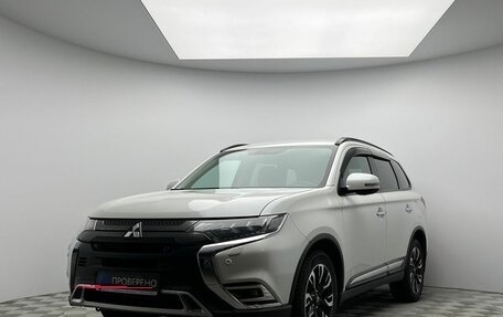 Mitsubishi Outlander III рестайлинг 3, 2021 год, 2 700 000 рублей, 1 фотография