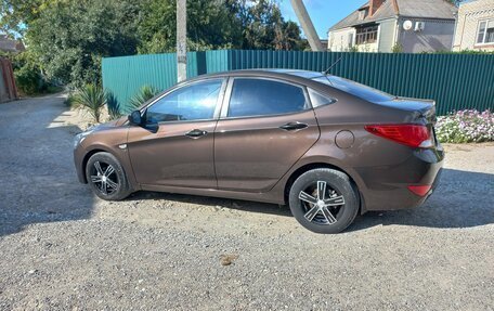 Hyundai Solaris II рестайлинг, 2015 год, 1 025 000 рублей, 3 фотография