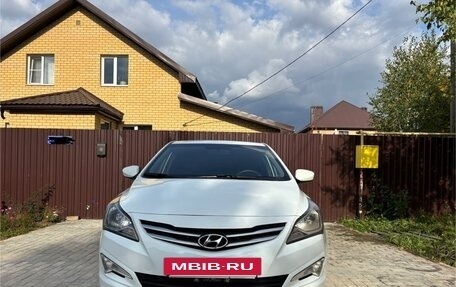Hyundai Solaris II рестайлинг, 2015 год, 1 000 030 рублей, 2 фотография