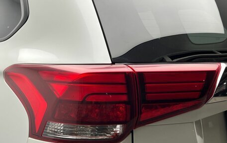 Mitsubishi Outlander III рестайлинг 3, 2021 год, 2 700 000 рублей, 11 фотография