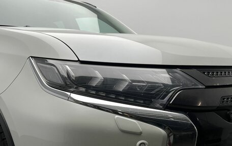 Mitsubishi Outlander III рестайлинг 3, 2021 год, 2 700 000 рублей, 9 фотография