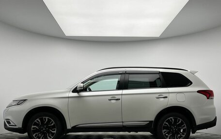 Mitsubishi Outlander III рестайлинг 3, 2021 год, 2 700 000 рублей, 8 фотография