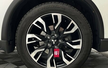 Mitsubishi Outlander III рестайлинг 3, 2021 год, 2 700 000 рублей, 10 фотография