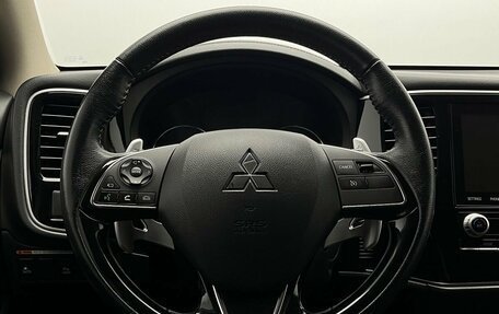 Mitsubishi Outlander III рестайлинг 3, 2021 год, 2 700 000 рублей, 19 фотография