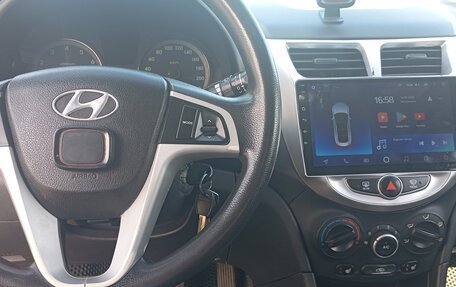 Hyundai Solaris II рестайлинг, 2012 год, 360 000 рублей, 7 фотография