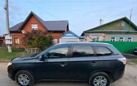 Mitsubishi Outlander III рестайлинг 3, 2014 год, 1 470 000 рублей, 4 фотография