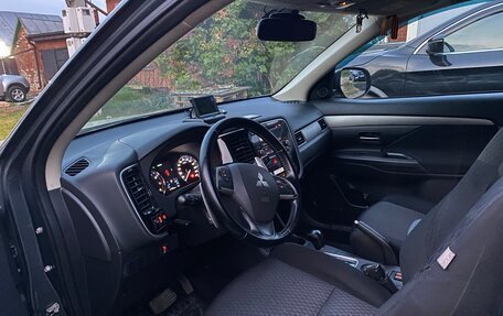 Mitsubishi Outlander III рестайлинг 3, 2014 год, 1 470 000 рублей, 5 фотография