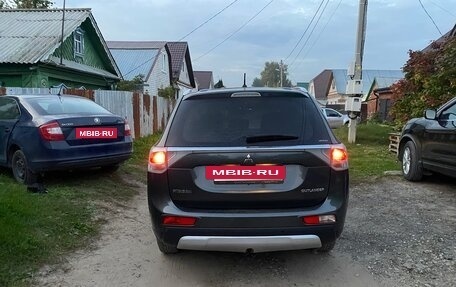 Mitsubishi Outlander III рестайлинг 3, 2014 год, 1 470 000 рублей, 3 фотография