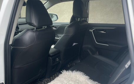 Toyota RAV4, 2020 год, 3 400 000 рублей, 9 фотография