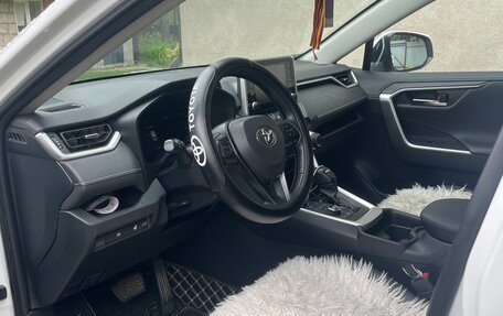 Toyota RAV4, 2020 год, 3 400 000 рублей, 6 фотография