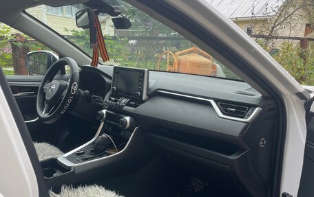 Toyota RAV4, 2020 год, 3 400 000 рублей, 4 фотография