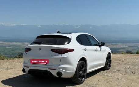 Alfa Romeo Stelvio, 2022 год, 6 300 000 рублей, 3 фотография