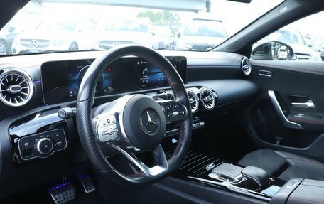 Mercedes-Benz CLA, 2019 год, 3 190 000 рублей, 13 фотография