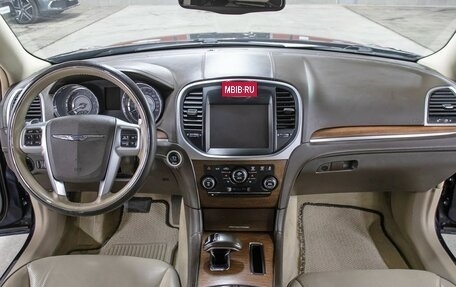 Chrysler 300C II, 2012 год, 1 550 000 рублей, 14 фотография