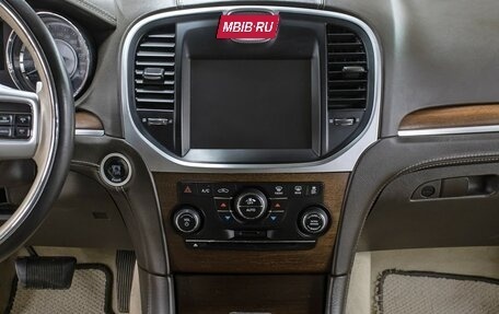 Chrysler 300C II, 2012 год, 1 550 000 рублей, 15 фотография