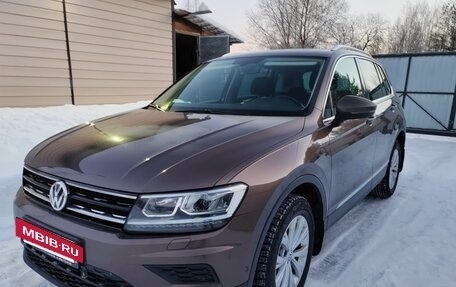Volkswagen Tiguan II, 2017 год, 1 800 000 рублей, 3 фотография