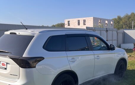 Mitsubishi Outlander III рестайлинг 3, 2014 год, 1 684 000 рублей, 11 фотография