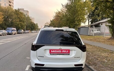 Mitsubishi Outlander III рестайлинг 3, 2014 год, 1 684 000 рублей, 6 фотография