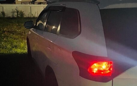 Mitsubishi Outlander III рестайлинг 3, 2014 год, 1 684 000 рублей, 14 фотография