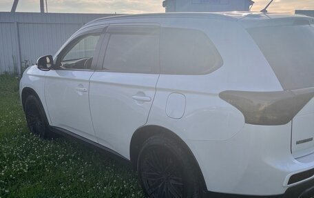 Mitsubishi Outlander III рестайлинг 3, 2014 год, 1 684 000 рублей, 18 фотография