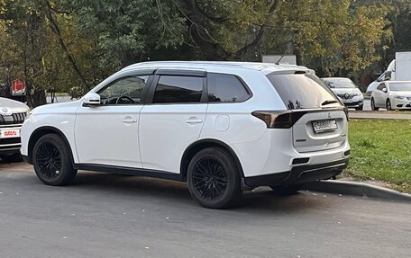Mitsubishi Outlander III рестайлинг 3, 2014 год, 1 684 000 рублей, 12 фотография