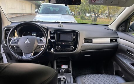 Mitsubishi Outlander III рестайлинг 3, 2014 год, 1 684 000 рублей, 20 фотография