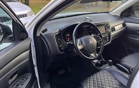 Mitsubishi Outlander III рестайлинг 3, 2014 год, 1 684 000 рублей, 21 фотография