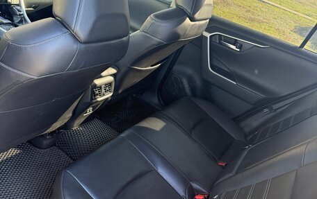 Toyota RAV4, 2019 год, 2 700 000 рублей, 5 фотография