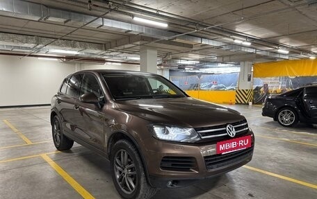 Volkswagen Touareg III, 2011 год, 1 650 000 рублей, 2 фотография
