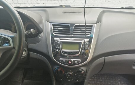 Hyundai Solaris II рестайлинг, 2012 год, 780 000 рублей, 15 фотография