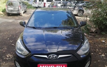 Hyundai Solaris II рестайлинг, 2012 год, 780 000 рублей, 29 фотография