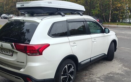 Mitsubishi Outlander III рестайлинг 3, 2019 год, 2 700 000 рублей, 4 фотография