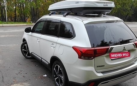 Mitsubishi Outlander III рестайлинг 3, 2019 год, 2 700 000 рублей, 6 фотография