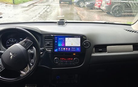 Mitsubishi Outlander III рестайлинг 3, 2019 год, 2 700 000 рублей, 17 фотография