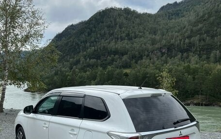 Mitsubishi Outlander III рестайлинг 3, 2012 год, 1 415 000 рублей, 2 фотография