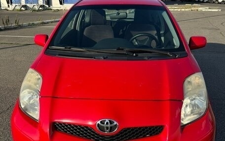 Toyota Yaris III рестайлинг, 2010 год, 700 000 рублей, 1 фотография