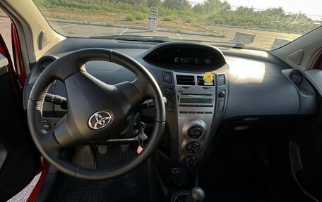 Toyota Yaris III рестайлинг, 2010 год, 700 000 рублей, 7 фотография