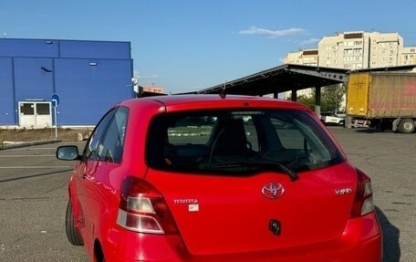 Toyota Yaris III рестайлинг, 2010 год, 700 000 рублей, 3 фотография