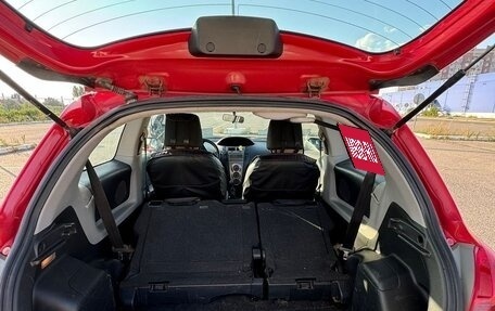 Toyota Yaris III рестайлинг, 2010 год, 700 000 рублей, 6 фотография