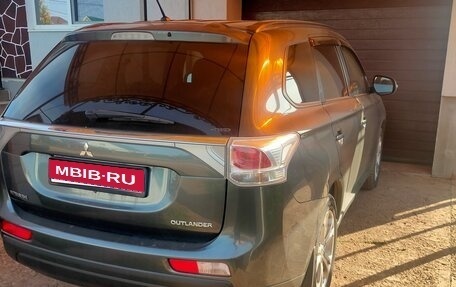 Mitsubishi Outlander III рестайлинг 3, 2013 год, 1 580 000 рублей, 1 фотография