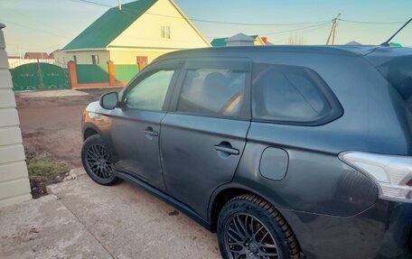 Mitsubishi Outlander III рестайлинг 3, 2013 год, 1 580 000 рублей, 7 фотография