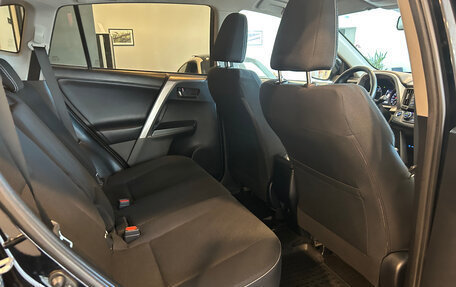 Toyota RAV4, 2018 год, 2 350 000 рублей, 24 фотография