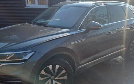 Volkswagen Touareg III, 2020 год, 4 500 000 рублей, 2 фотография