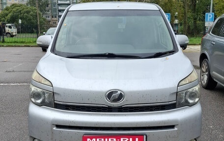 Toyota Voxy II, 2013 год, 1 500 000 рублей, 1 фотография