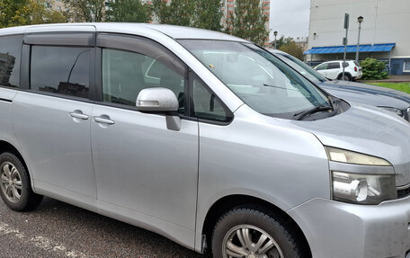 Toyota Voxy II, 2013 год, 1 500 000 рублей, 2 фотография